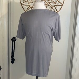 Silver gray 70% Rayon, 30% Polyester crew neck shirt.👕